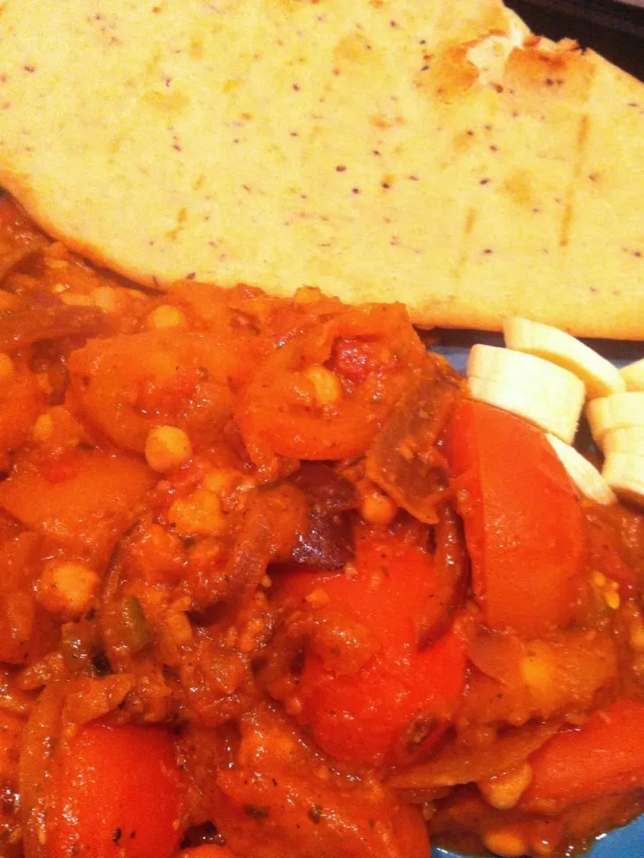 Tomato & chickpea curry w/ naan bread|Nick Hiderさん