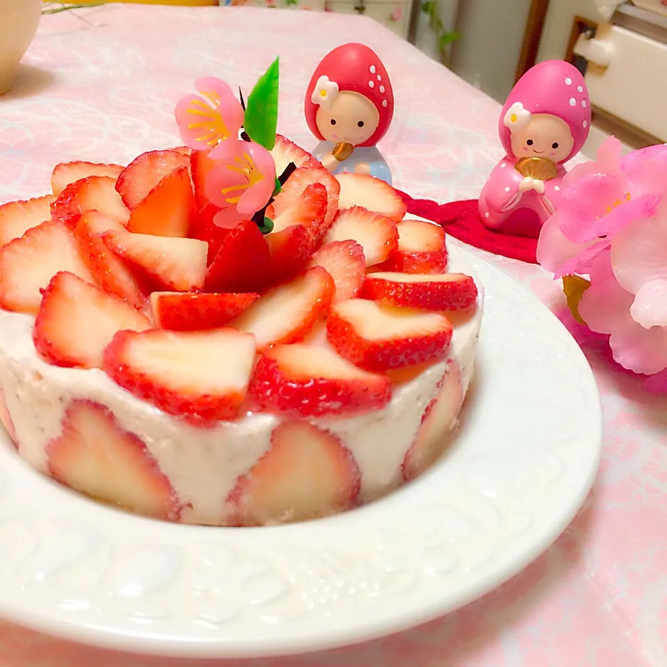 Snapdishの料理写真:イチゴのムースケーキ♬|あーみ♡さん