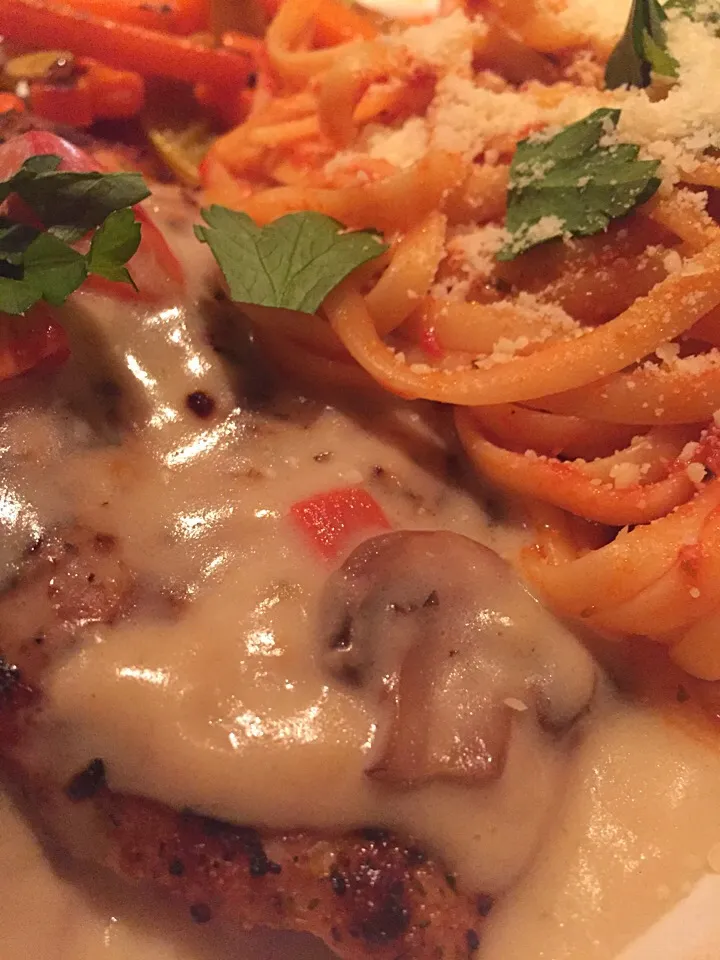 Snapdishの料理写真:~ Fettucine with Roast chicken and mushrooms|Luna_Abm 💋さん