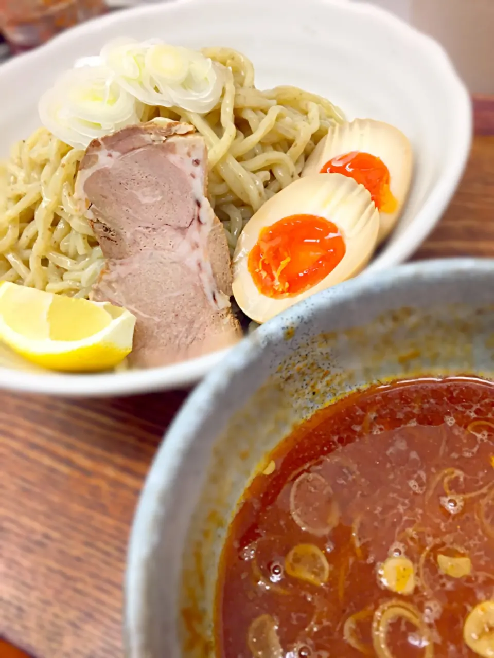 Snapdishの料理写真:ほんのりトマトの魚介豚骨つけ麺！モチっとした全粒粉使用の麺と酸味のあるトマトだれは秀逸！|Tomyさん