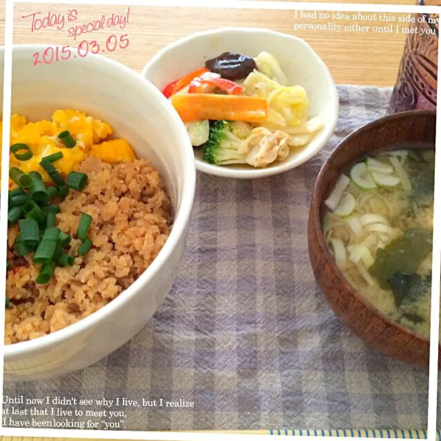 お昼ごはん❤︎そぼろ丼😋|さくりん😊さん