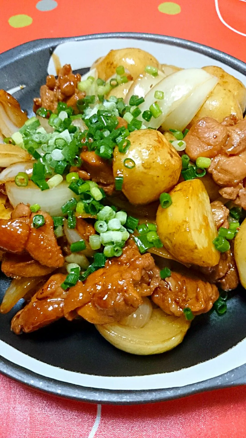 鶏肉と小じゃがいもの甘辛煮|ぱやさん