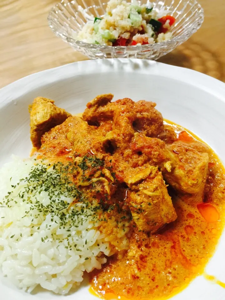 チキンバターカレーとキヌアのサラダ|ちかこさん