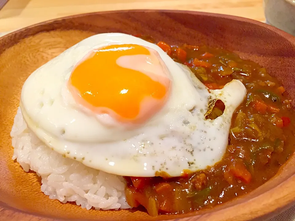 母の伝統の味！バクバク食べてしまう麻薬カレー♪目玉焼きのせ🍳|piton810さん