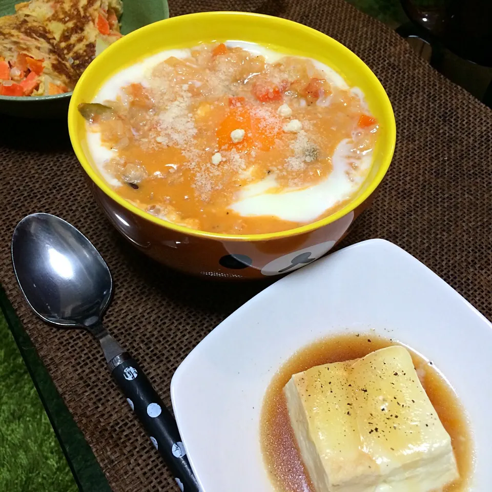 昨日の野菜トマトスープリメイク。トマトミルクスープごはん、チーズ奴、スパニッシュオムレツ。ダラ飯|Snack PIYOさん