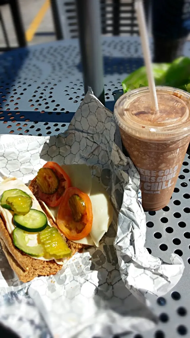 Snapdishの料理写真:Nice sunny day for #lunch on the #patio!|Jessica Wallin Bowmanさん