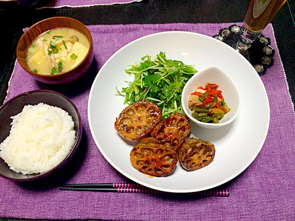 レンコン肉詰め♡水菜と塩こぶのサラダ😆🍴|miさん