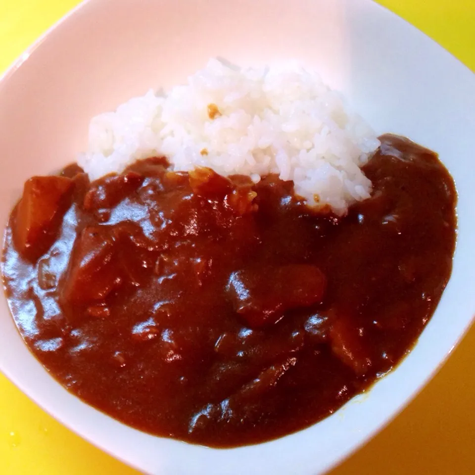 昨日作ったベジブロスの野菜スープ、今日はカレーに変身*\(^o^)/*  野菜のコクがしっかり出てとても美味しい♬|黒パグ.ヨシコさん