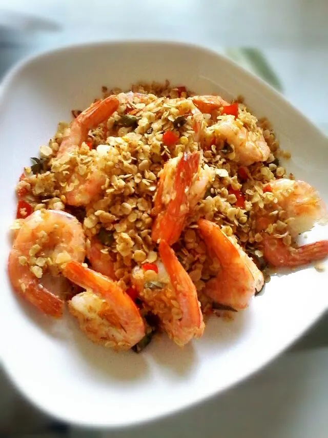 crispy oat prawns|Regina Lavetさん