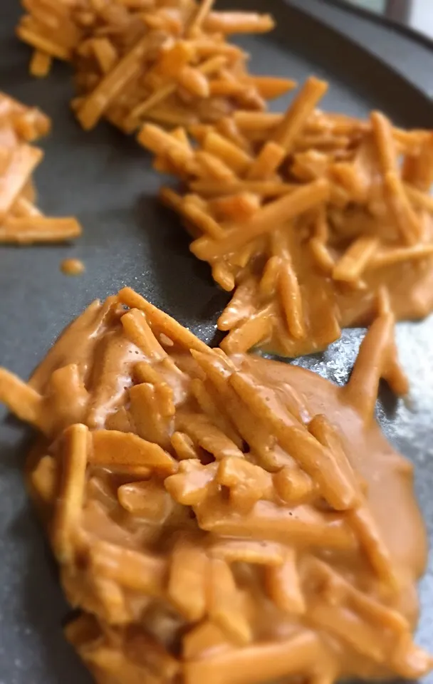 Peanut Butterscotch Haystacks|Lauren Moxie Ramseyさん