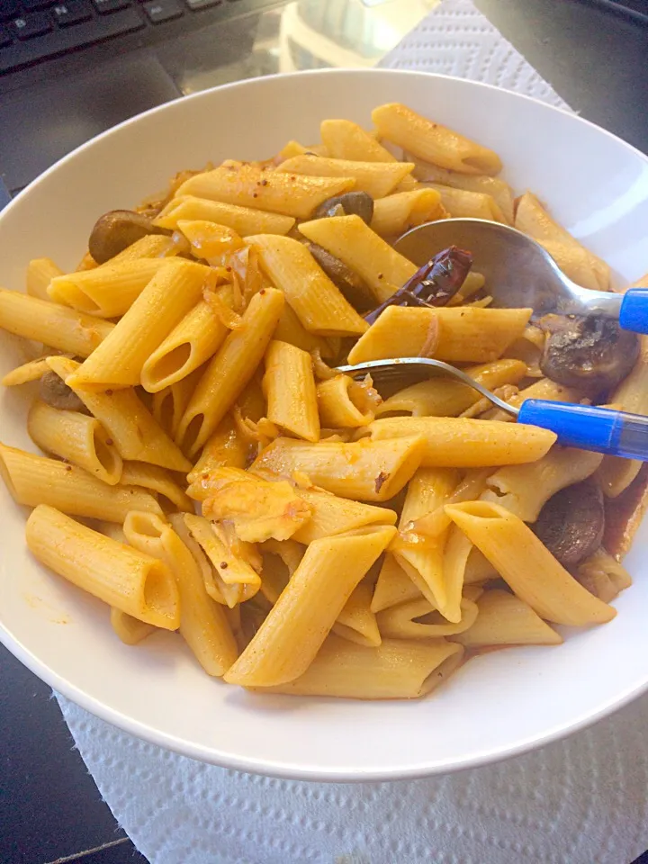 Thai style pasta made with Tom yum curry paste and mushrooms|shivaさん