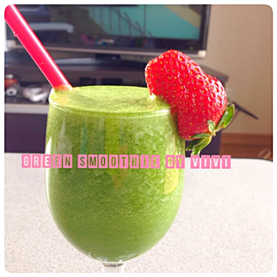 My breakfast  green smoothie '(spinach parsley  apple,mango,)|viviさん