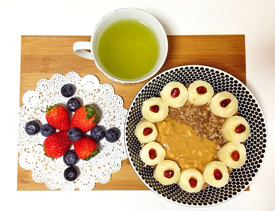 Overnight chocolate oats with peanut butter and banana, fruits and 神楽坂煎茶|coxiella24さん