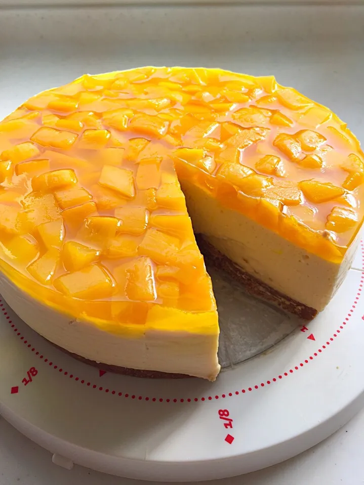 Snapdishの料理写真:No Bake Mango Cheesecake|Alma Honradez Takahashiさん