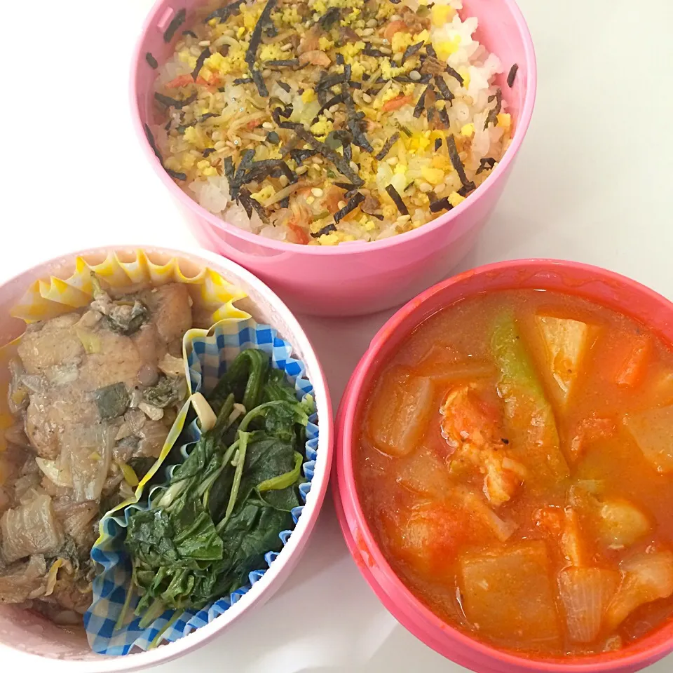 手羽元のバジル焼き、豆とアスパラ入りトマト野菜スープ、ほうれん草とエノキと豆苗の和風炒め|Snack PIYOさん