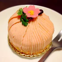 Snapdishの料理写真:桜咲くケーキ|Yoshihiko  Yokoyamaさん