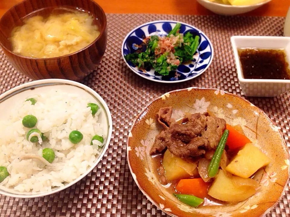 Snapdishの料理写真:グリーンピースとシラスご飯  肉じゃが  菜の花お浸し  もずく酢  味噌汁|ikukoさん