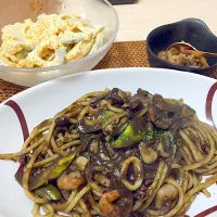 Snapdishの料理写真:イカスミパスタの晩御飯♡|もとこさん