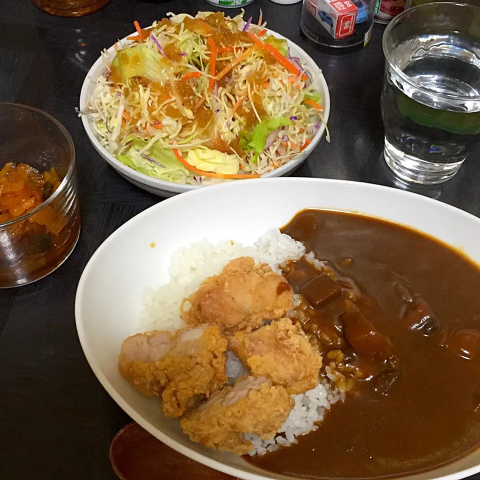 今日の晩ご飯は、唐揚げカレー、簡単サラダ。|ゆえさん