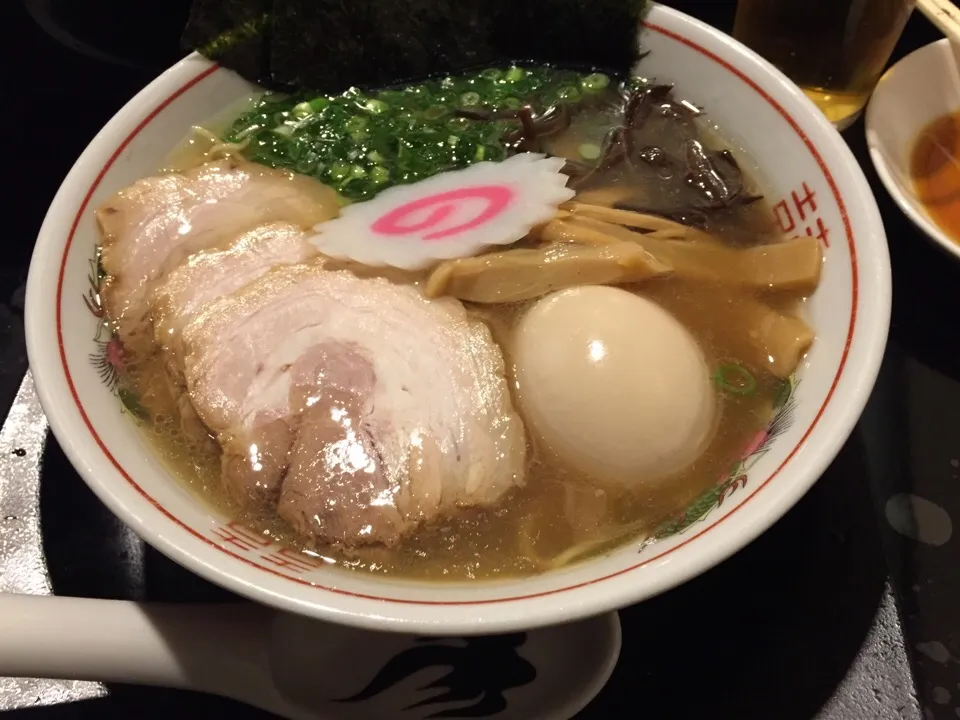 Snapdishの料理写真:〆の贅沢しょうゆラーメン🍜|まさとさん