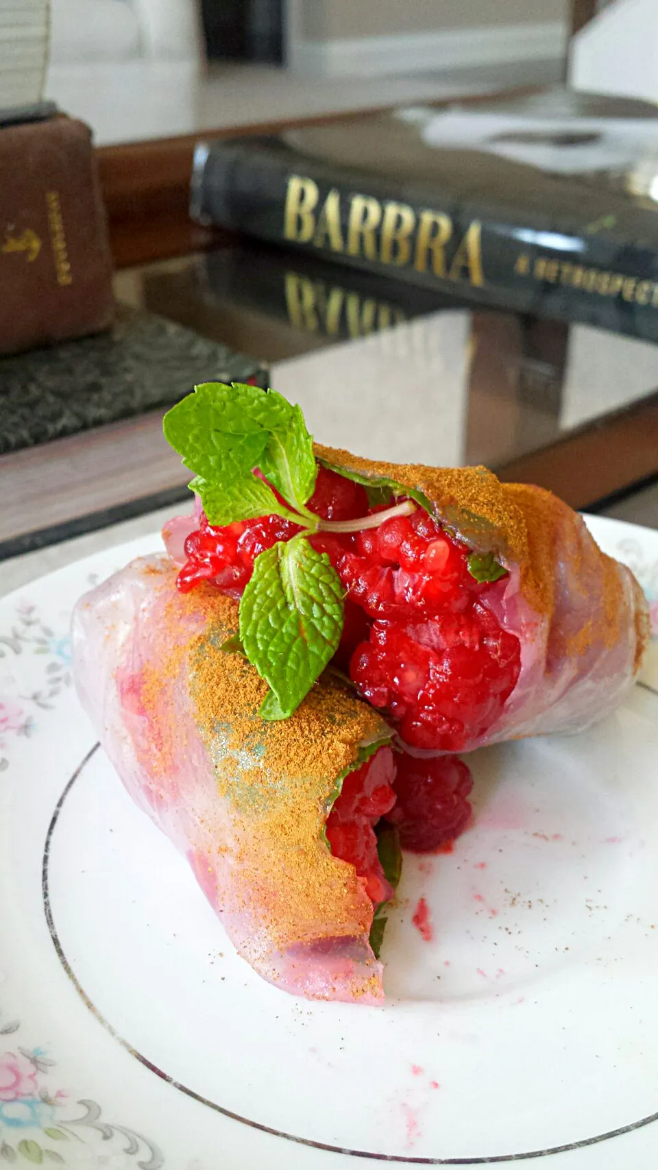 Raspberry and Mint Roll. Rice sheets are not just for wrapping yummy veggies.  You can turn them into these beautiful dessert rolls. I used one rice wrapper, ra|lisaさん