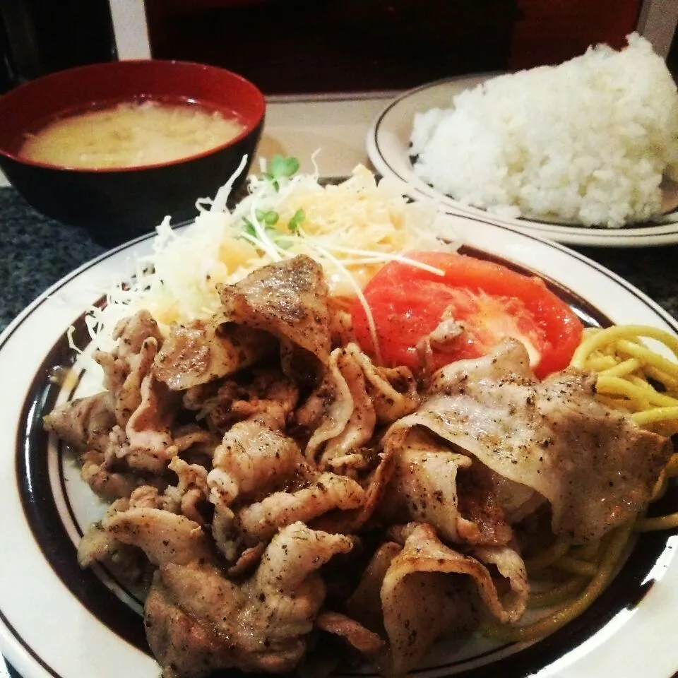 洋庖丁の黒こしょう焼 辛子焼き定食。|東京ライオンズさん