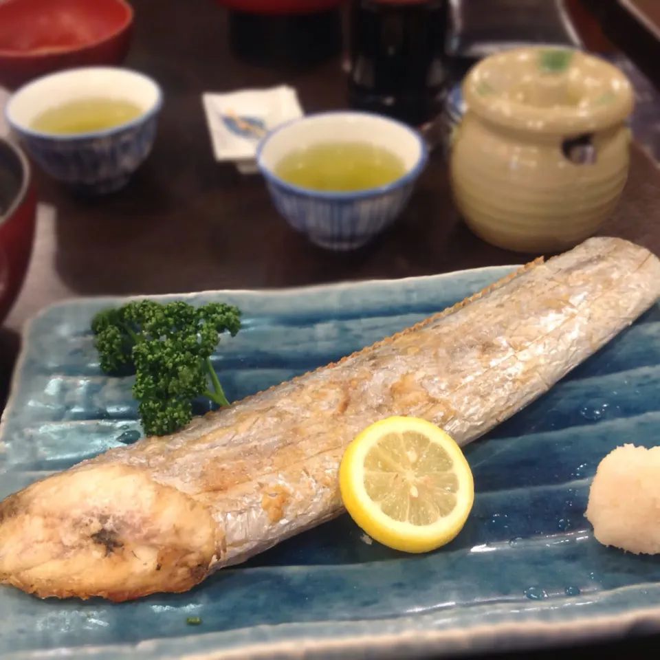 Snapdishの料理写真:太刀魚の塩焼き🐟😋デカっ（笑）|アライさんさん