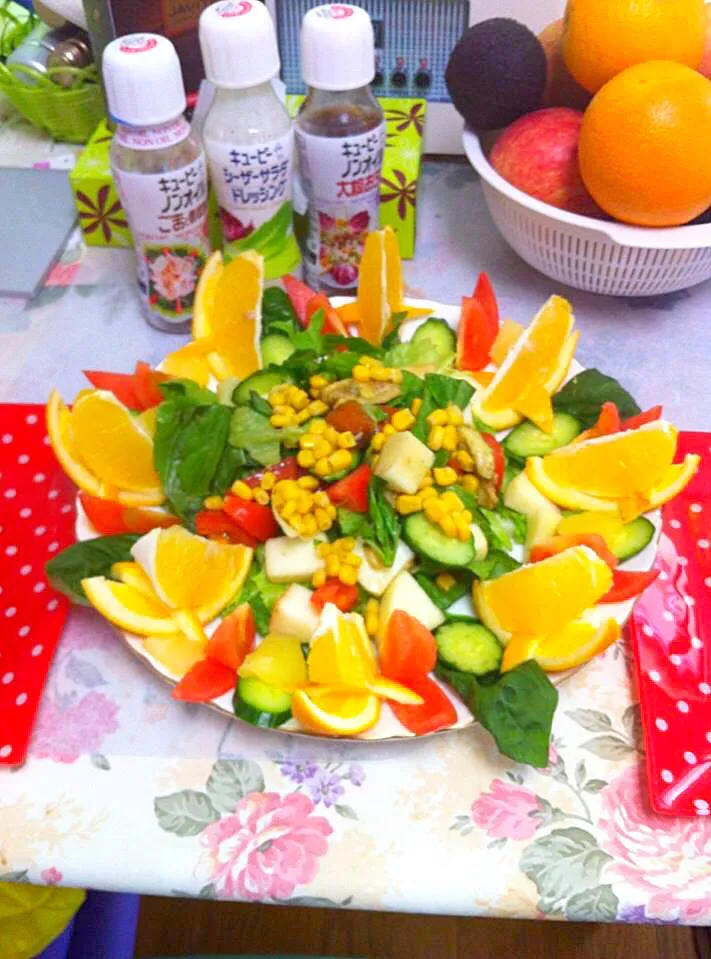 Mix salad of fruits & vegies!|Cristeta Llarena Salvadorさん