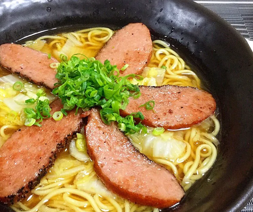 贅沢 炙りペッパーローフラーメン 醤油ベース|おくちゃんさん