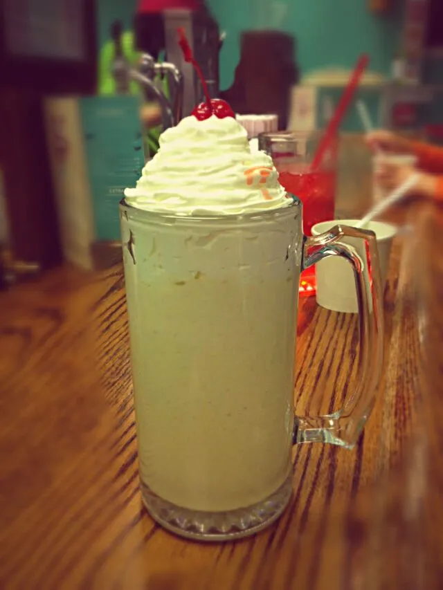 Gooey butter cake milk shake at Little O Soda Shop in St. Charles, MO,USA!!!  It's creamy and  delicious, it's worth every calories.|Jihollandさん