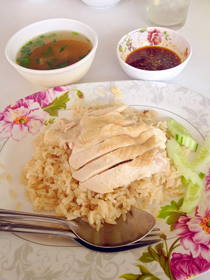 หิวๆข้าวมันไก่ #ร้านโดมข้าวมันไก่ #หน้าโลตัส 😘😍😚🍛🍴🍚|Namthip Sanpochnさん