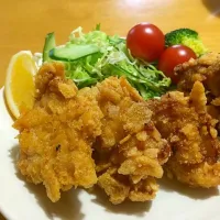 Snapdishの料理写真:sakurakoさんの料理 バリバリ雷チキン！～鳥むね肉のカレー味コーンフレーク揚げ～