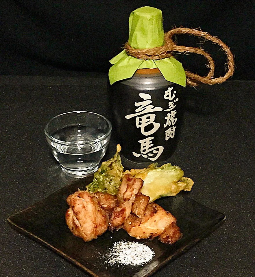 今宵の一酒一肴『むぎ焼酎竜馬』と『唐揚げ』|ち〜おんさん