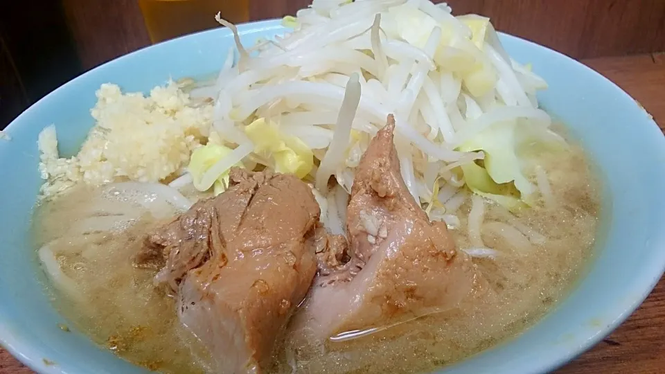 二郎池袋東口店のラーメン+ニンニクー麺少な目＠池袋|大脇さん