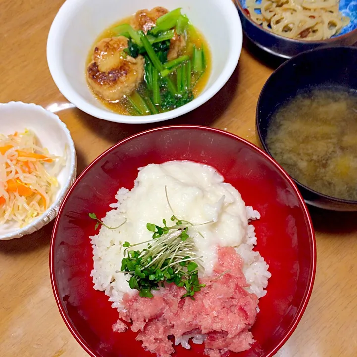 Snapdishの料理写真:ネギトロ&トロロ丼、つくねと小松菜のあんかけ|Sawaさん