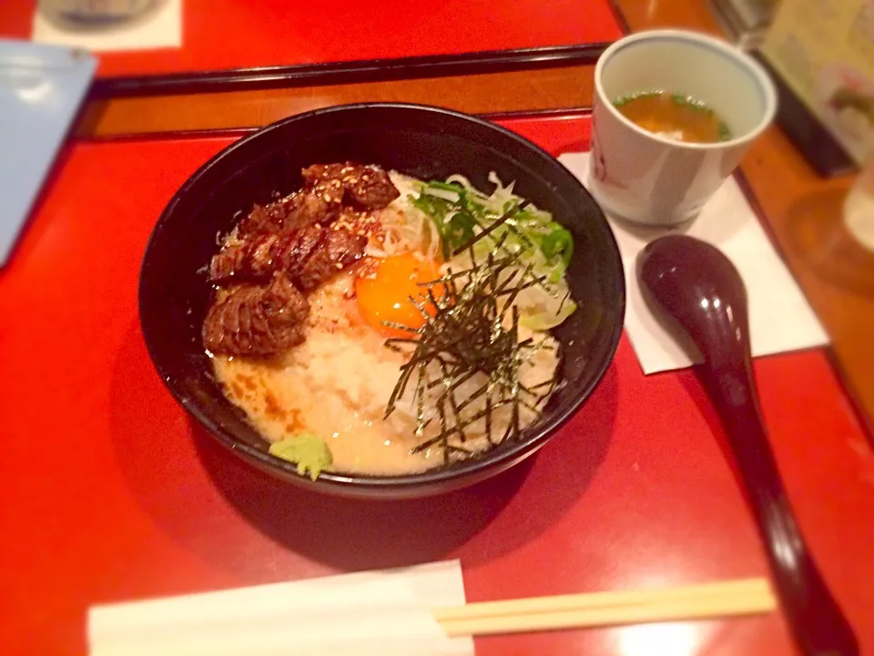 牛タンとろろ丼|ともうみさん