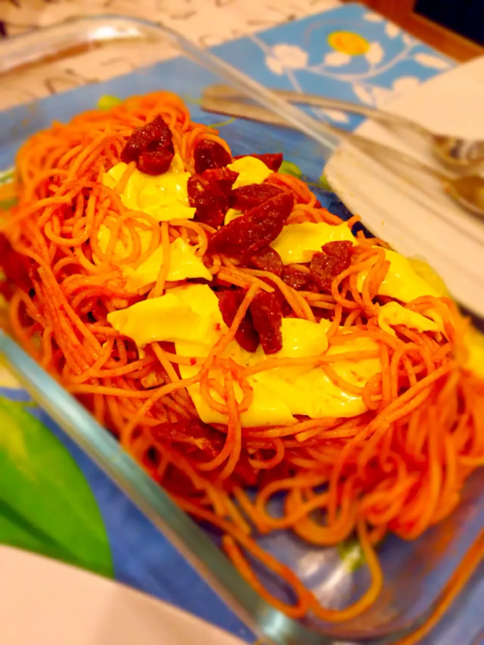 Tomato Spaghetti with cheese and chorizo.|Debbie Arisarさん