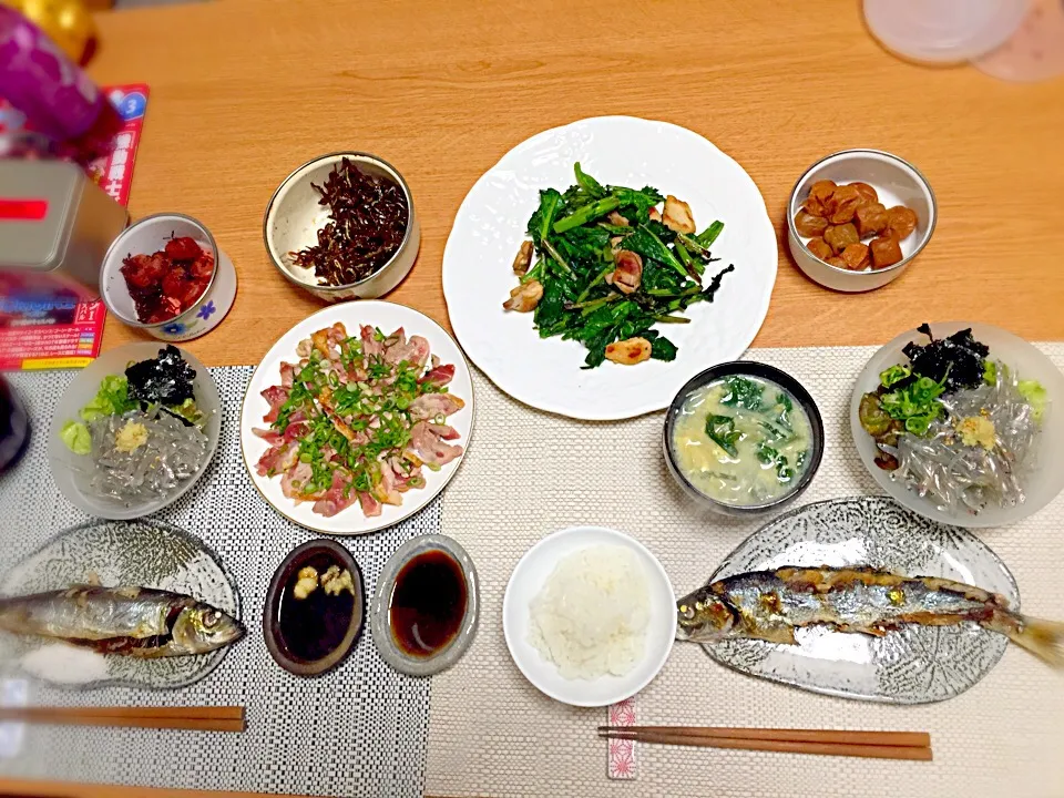 ニシンの塩焼き✳︎地鶏のたたき✳︎生しらす✳︎ほうれん草と卵のみそ汁✳︎からし菜と鶏肉のソテー|Itsuko NnNnさん