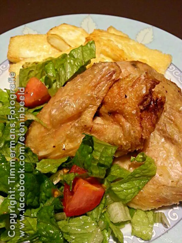 Snapdishの料理写真:Chicken, salad and halloumi|Frank&Jolanda - Eteninbeeldさん