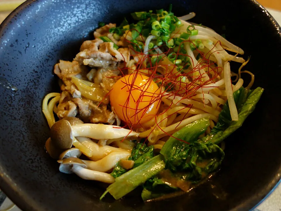 昨夜のモツ鍋の残りで汁なしラーメン ! ....美味しい〜 !|バジル🌿さん