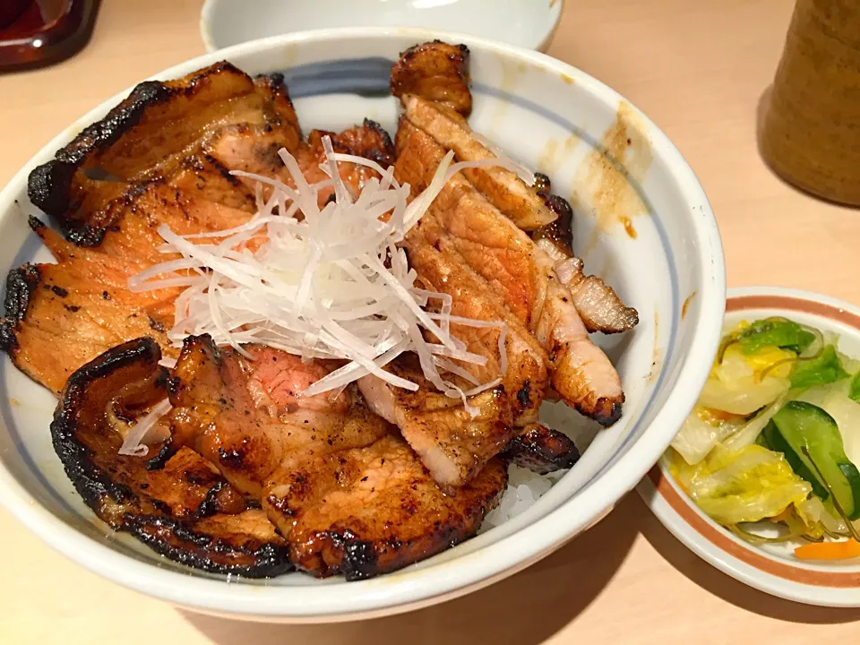 十勝豚丼🐽香ばしくて旨いー|ちーねーさん