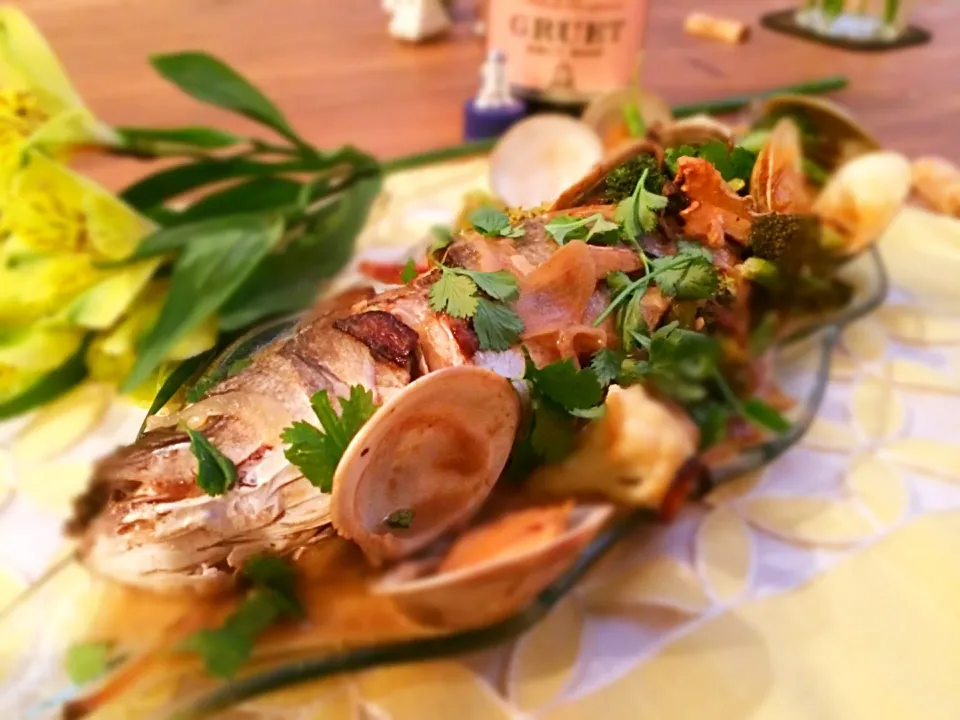 Branzini with clams and winter vegetables in coconut green currie sauce|Akiko Nishimaeさん