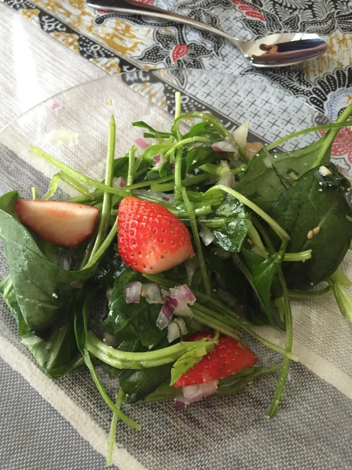 spinach salad with strawberries|KellyCoさん