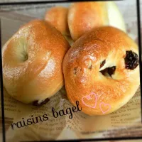 Snapdishの料理写真:HBで簡単♡もちもちraisinbagel|lyckaさん