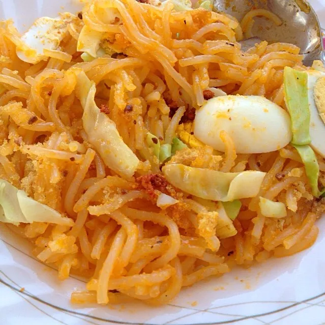 Pancit Palabok ナポリタン的焼きビーフン、てな感じかな？|Kenny Hiraiさん