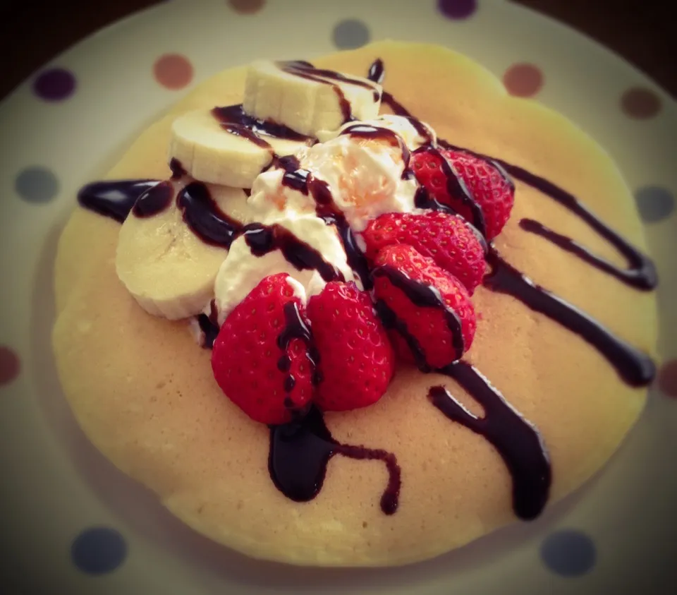 ホエー入りパンケーキに、フルーツと水切りヨーグルトをのせて、今日のランチ💕|Yu Yu mamaさん