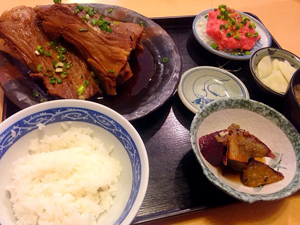 鮪のカマ下煮込定食|マニラ男さん