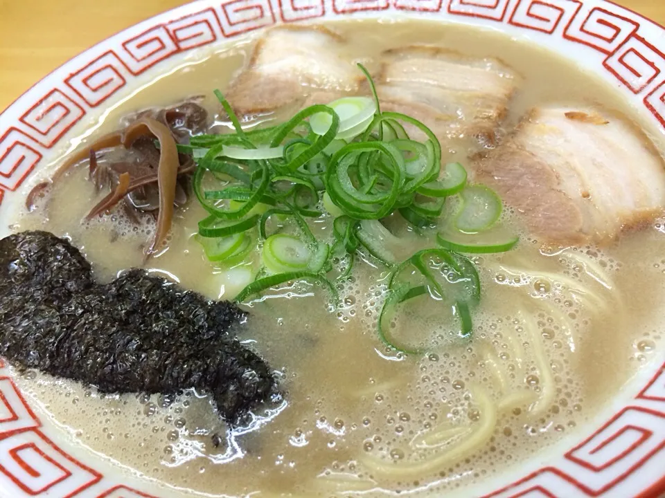 Snapdishの料理写真:久留米濃とんこつラーメン 660円|神力屋 火酒さん