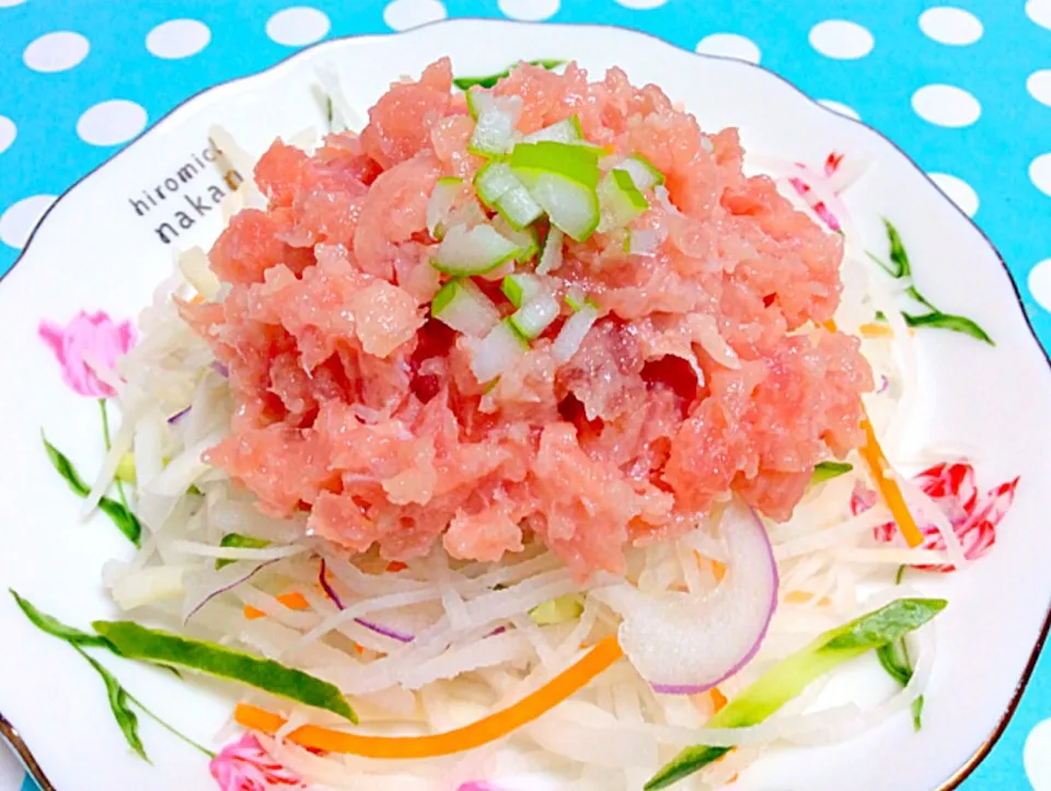 まぐろのたたきと大根サラダ -  Maguro no tataki (Seared tuna with sliced radish, carrot and onion ❤️😋✨|Liezlさん