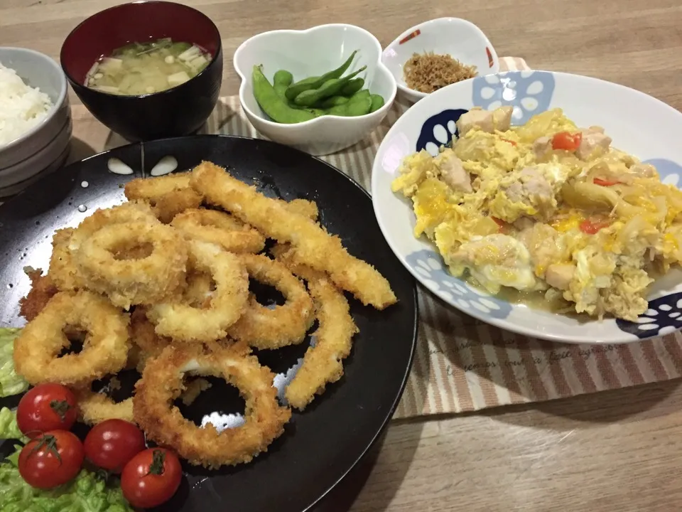 イカリングフライ・キャベツ玉ねぎ炒め煮卵とじ・枝豆・山椒ちりめん・水菜とエノキ味噌汁|まーままさん